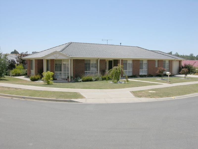 27 Hamilton Drive, Warragul, Vic 3820 Property Details