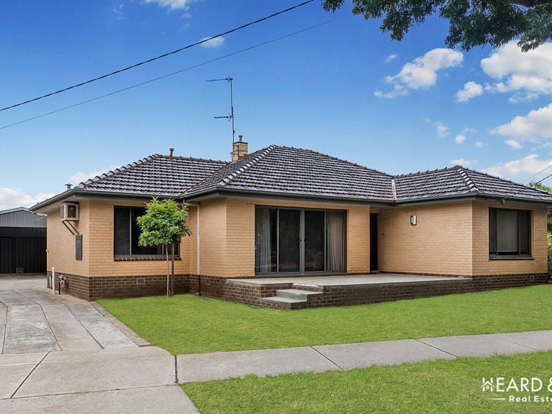 4 Bay Street, Golden Square, VIC 3555