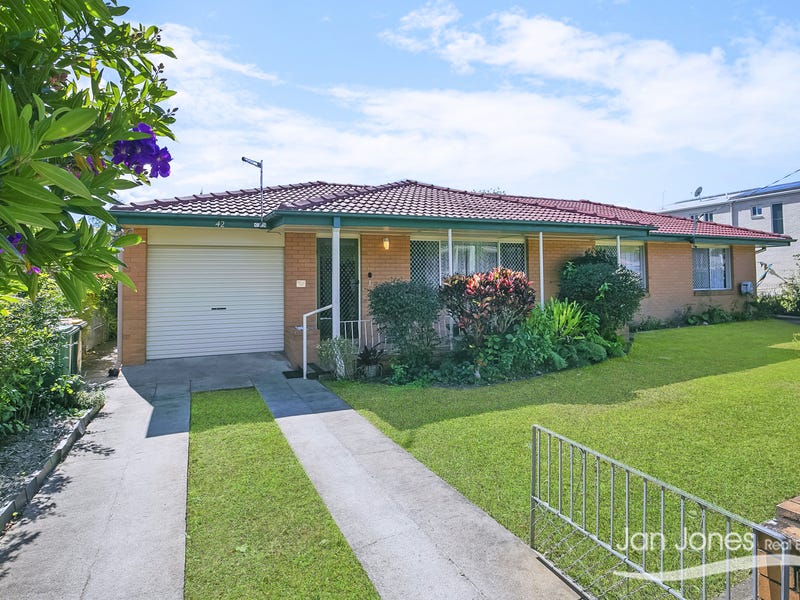 42 Bramble Street, Woody Point, QLD 4019