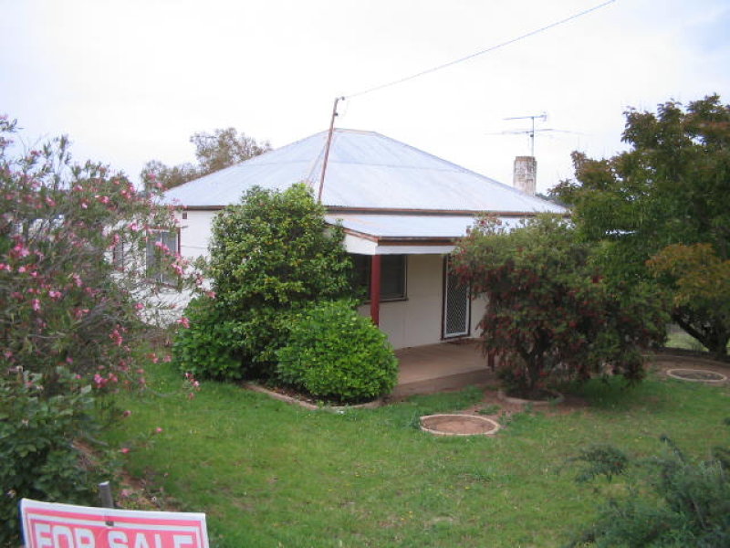 140 Edwards Street, Young, NSW 2594