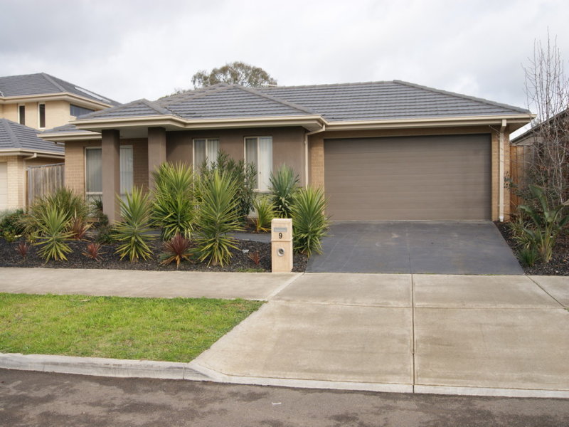 9 Laurimar Blvrd, Doreen, Vic 3754 Property Details