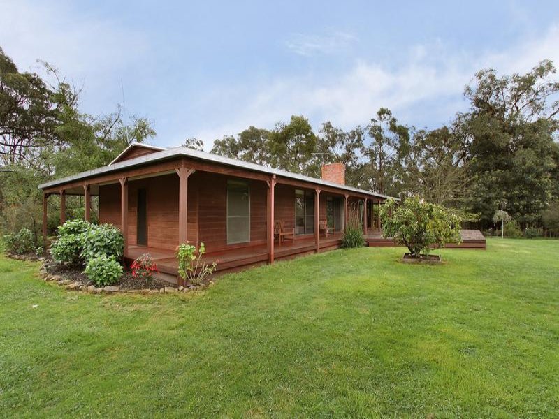 8 Sunnyside Road, Seville East, VIC 3139