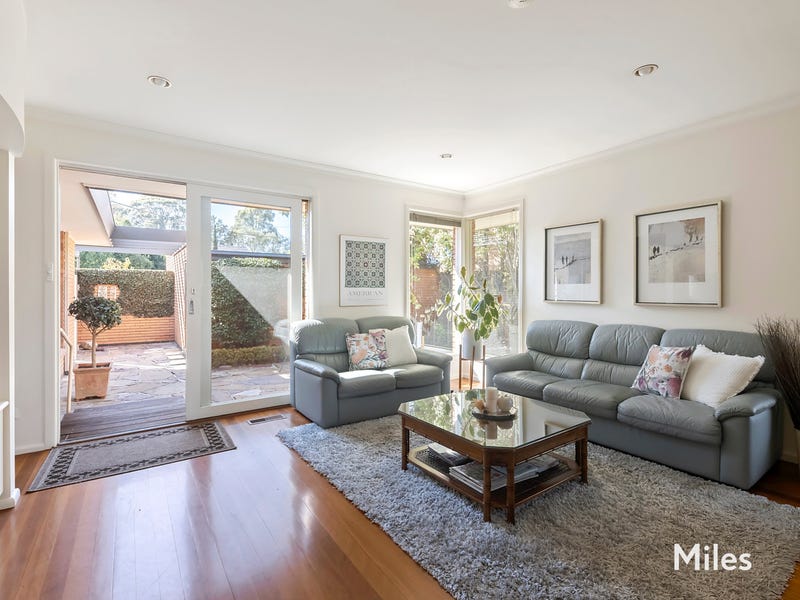 8 Lochabar Court, Ivanhoe, Vic 3079 Property Details