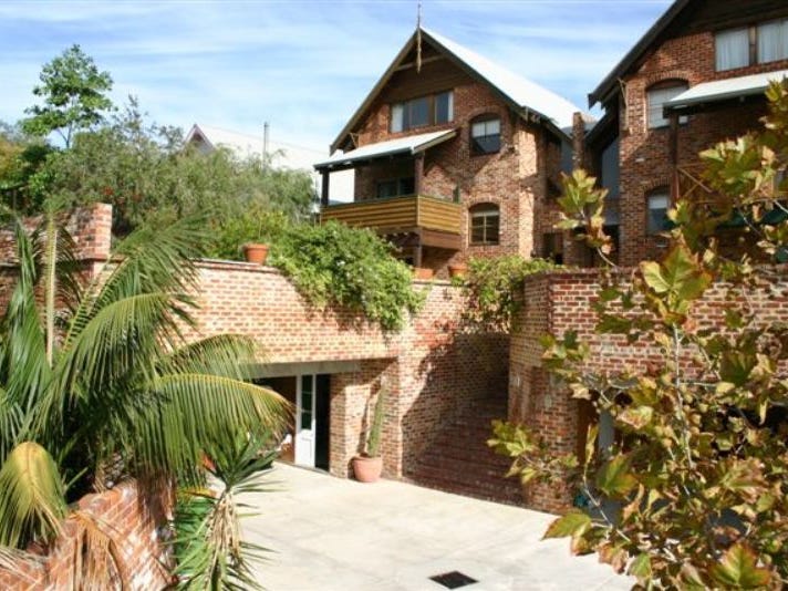 68 Thompson Road, North Fremantle, WA 6159