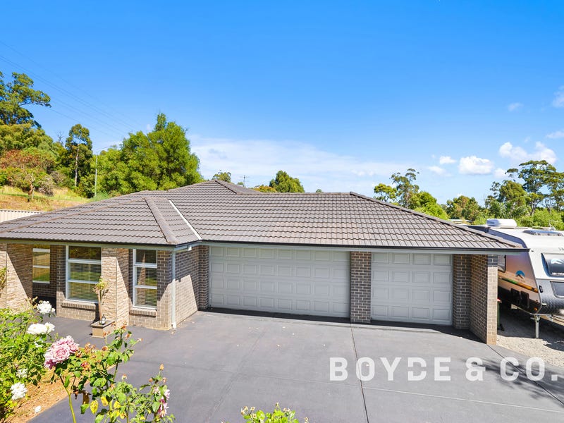 1 Waterside Drive, Drouin, Vic 3818 Property Details