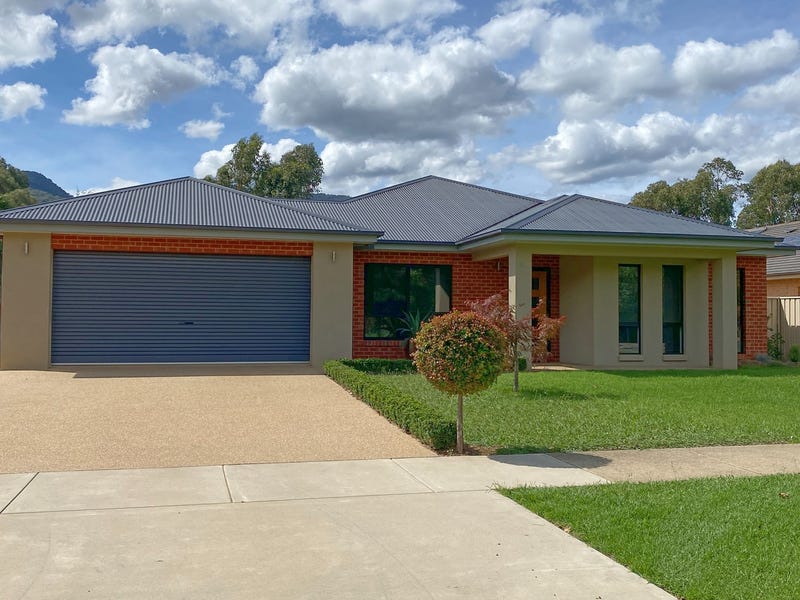 89 Station Street, Porepunkah, VIC 3740