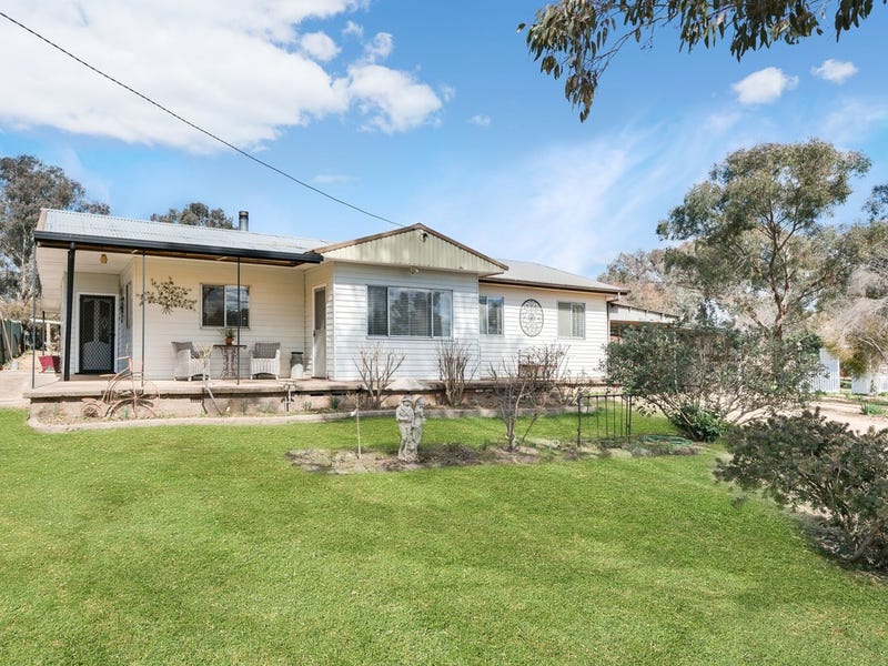 22 Orange Road, Manildra, NSW 2865