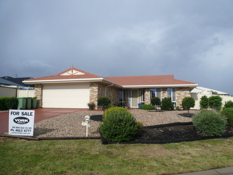 8 Cinnamon Drive, Glenvale, Qld 4350 Property Details