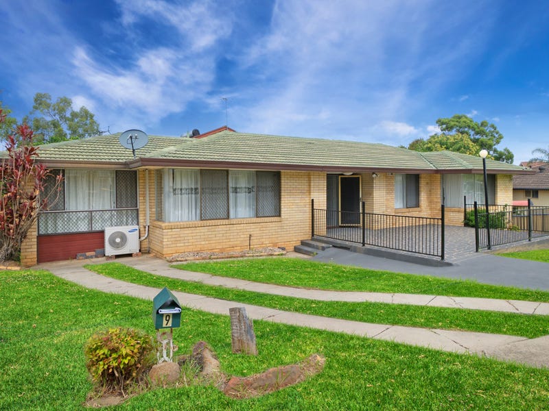 9 Donington Avenue, Hall, NSW 2198