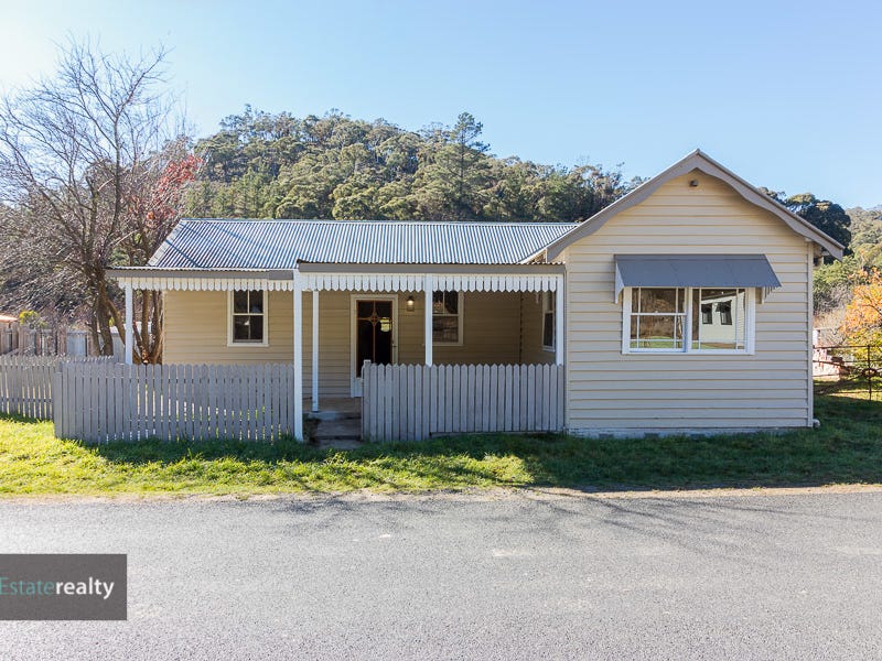 10 Foxlow Street, Captains Flat, NSW 2623 House for Sale