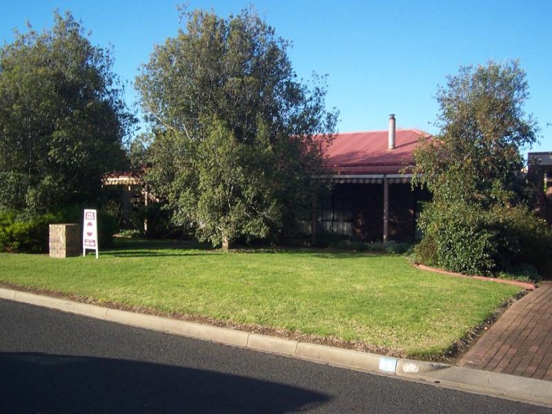 46 COVERDALE Drive, Sale, Vic 3850 Property Details