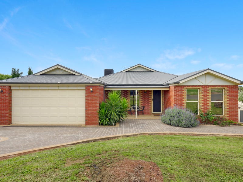 32 Shaw Drive, Romsey, VIC 3434