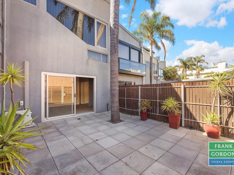 16/15 Beach Street, Port Melbourne, VIC 3207