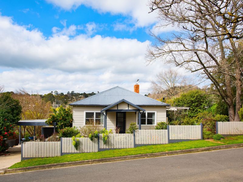 3 Harts Lane Daylesford Vic 3460 Realestate Com Au