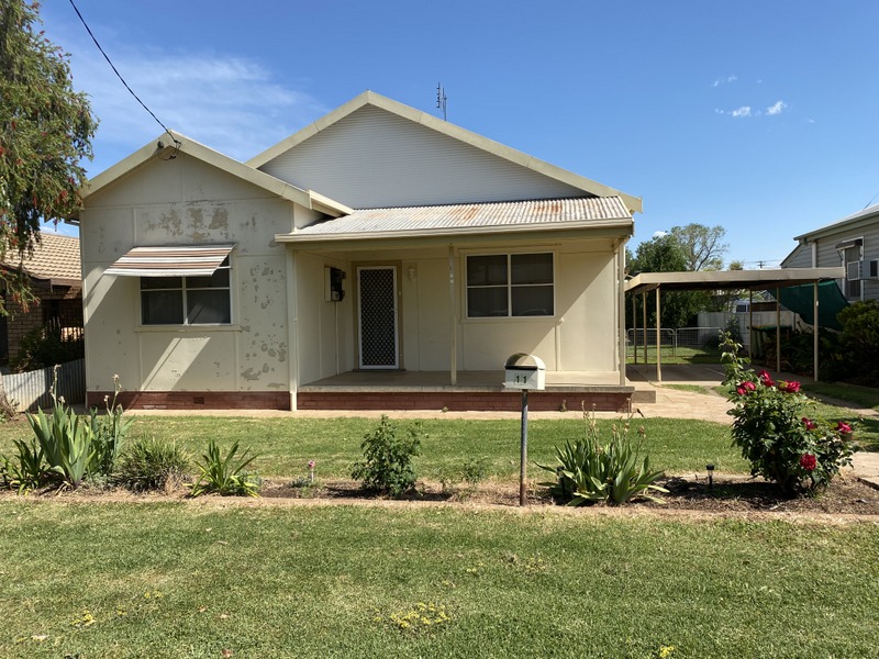 11 Grenfell Street, Parkes, NSW 2870 Property Details