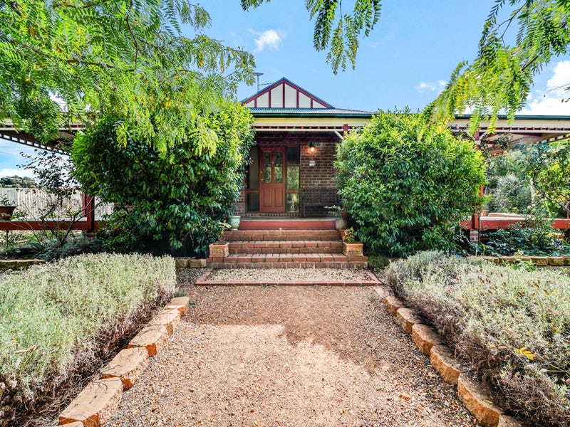 12 Lind Street, Gundaroo, NSW 2620 Property Details