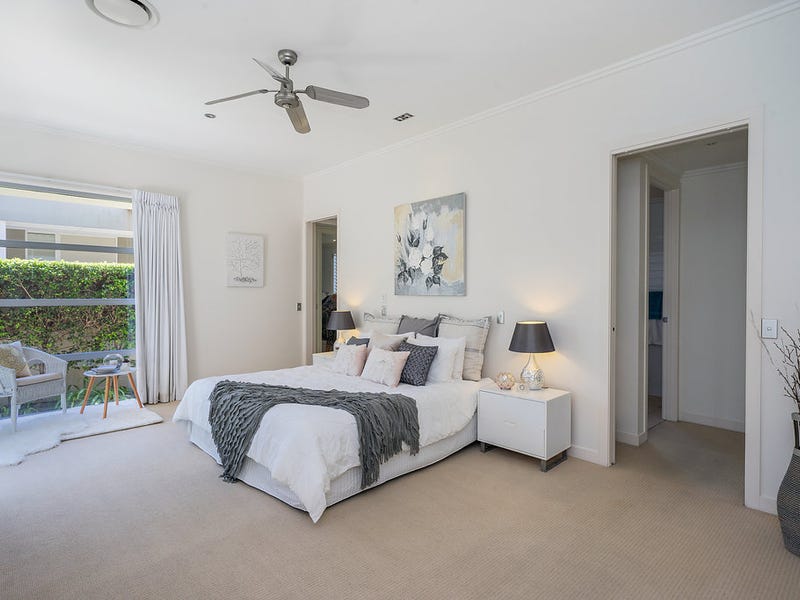 2817 Gracemere Drive, Hope Island, QLD 4212