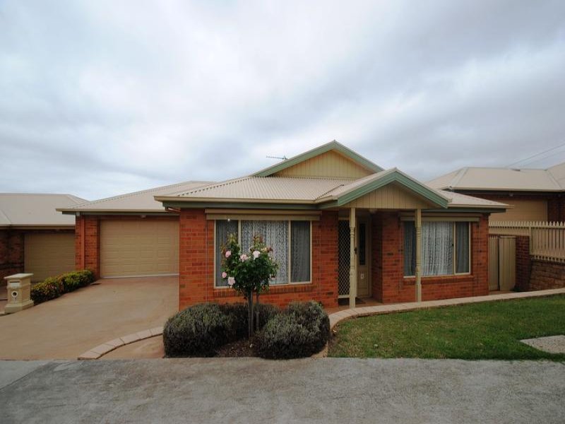 18/17 MACDONALD STREET, Leongatha, Vic 3953 Property Details