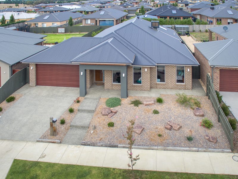 18 Buckland Boulevard, Gisborne, Vic 3437 Property Details