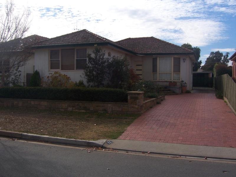 11 Bruce Street, Queanbeyan, NSW 2620