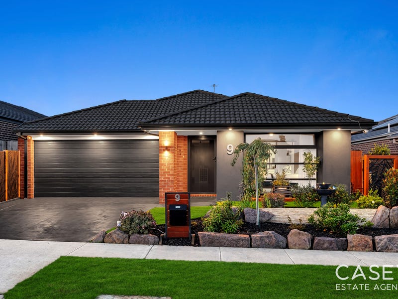 9 Barrier Parade, Clyde North, VIC 3978 - realestate.com.au