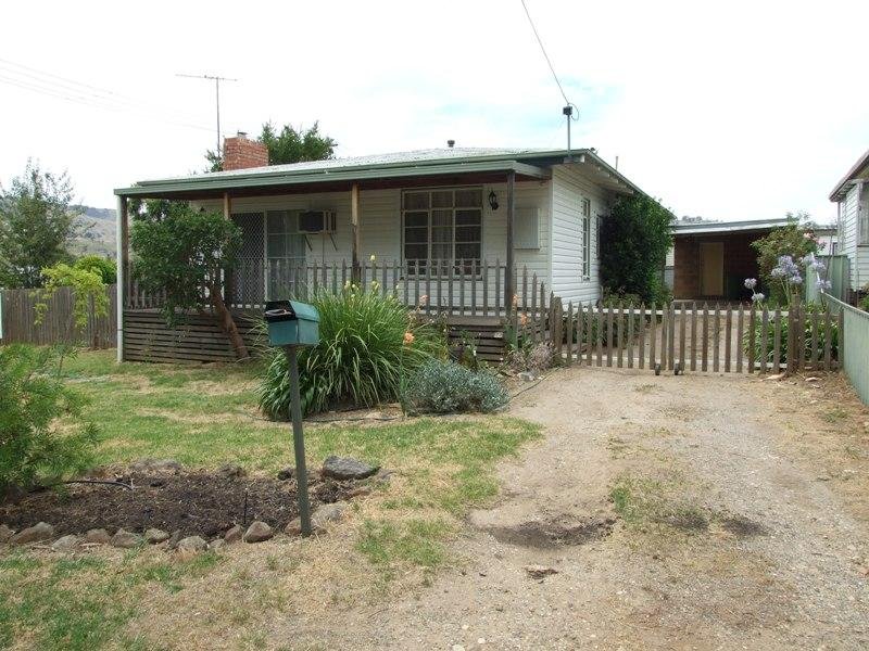 8 Towong Street, Tallangatta, Vic 3700 Property Details