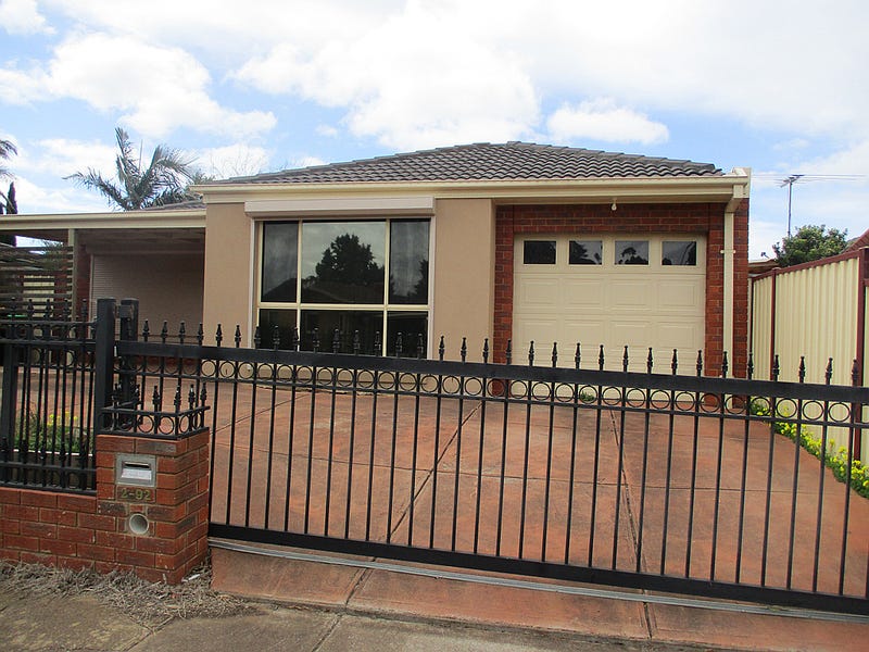 2/92 Westmelton Drive, Melton West, VIC 3337