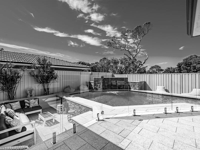 8 Peron Place, San Remo, WA 6210