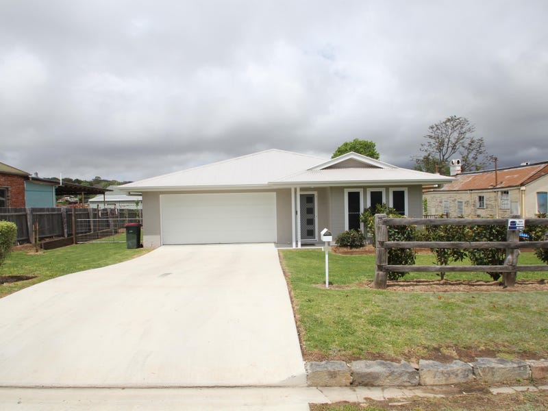 121 Miles Street, Tenterfield, NSW 2372