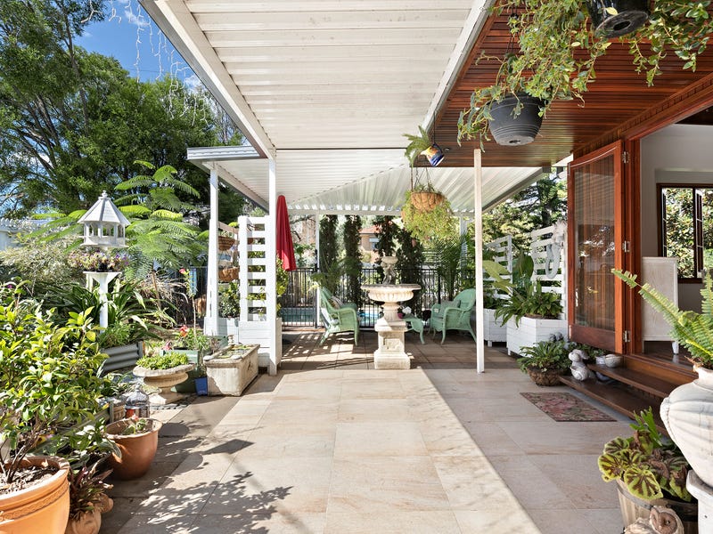 2 Chaplin Street, Stafford Heights, QLD 4053