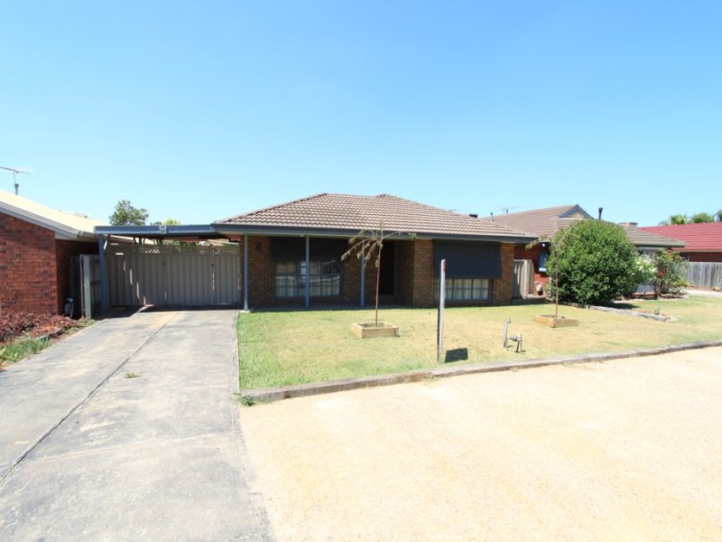 11 Peart Court, Brookfield, VIC 3338