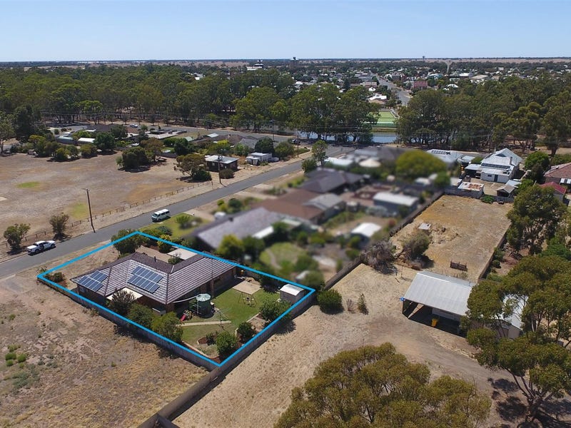 7 Elizabeth Avenue, Warracknabeal, Vic 3393 Property Details