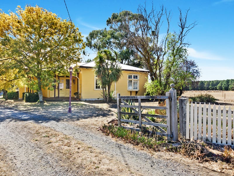 17 Sharpes Road, Miners Rest, VIC 3352