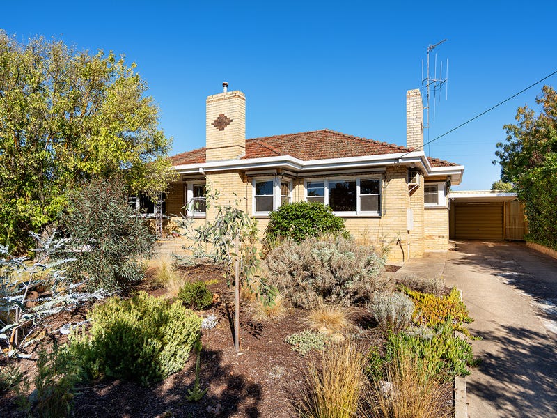 77 Farnsworth Street, Castlemaine, Vic 3450 Property Details