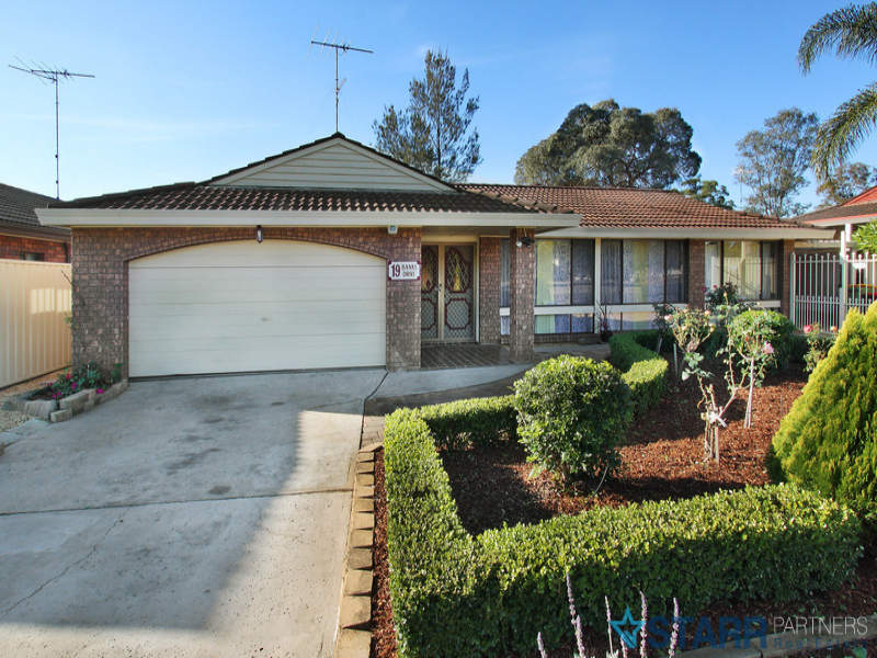 19 Banks Drive, St Clair, NSW 2759