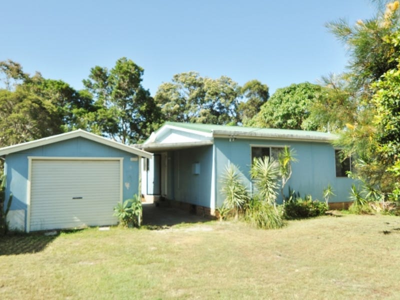 8 Fifth Avenue, Stuarts Point, NSW 2441
