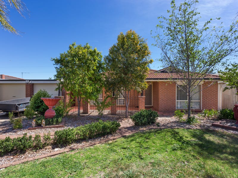 23 Bamarook Cres, Glenfield Park, NSW 2650