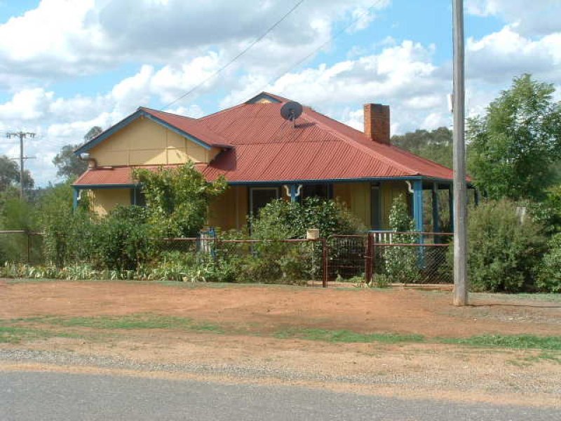28 Orange Road, Manildra, NSW 2865