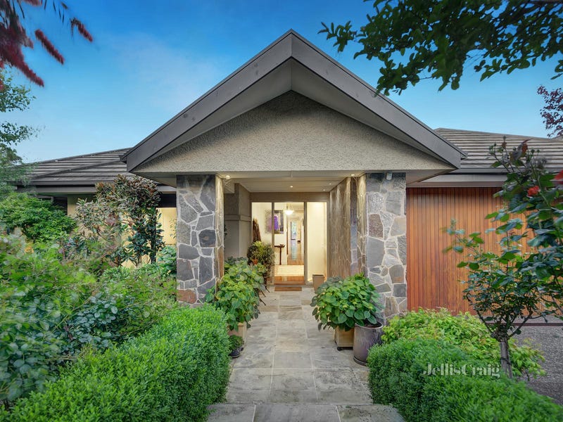 2 Carnoustie Lane, Chirnside Park, VIC 3116