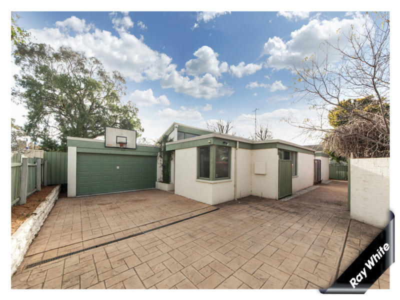 13 Munro Road, Queanbeyan, NSW 2620