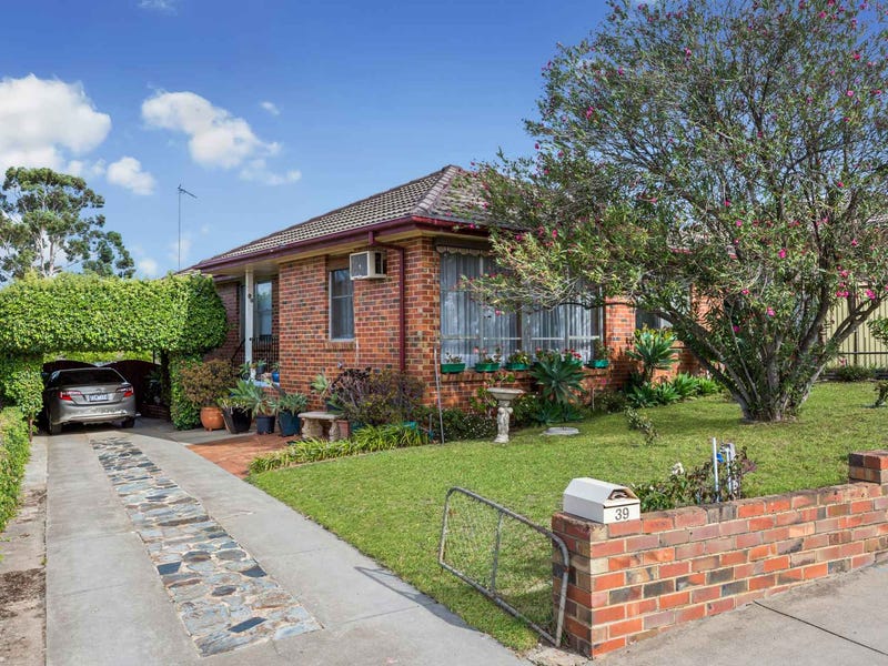 39 Kookaburra Avenue, North Bendigo, Vic 3550 - House for 