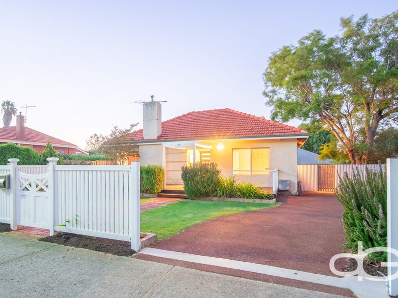 18 Rennie Cres N, Hilton, WA 6163