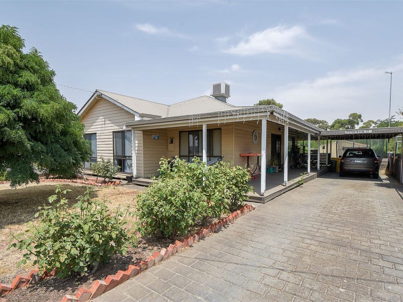 24 Lloyd Street, Murtoa, Vic 3390 Property Details