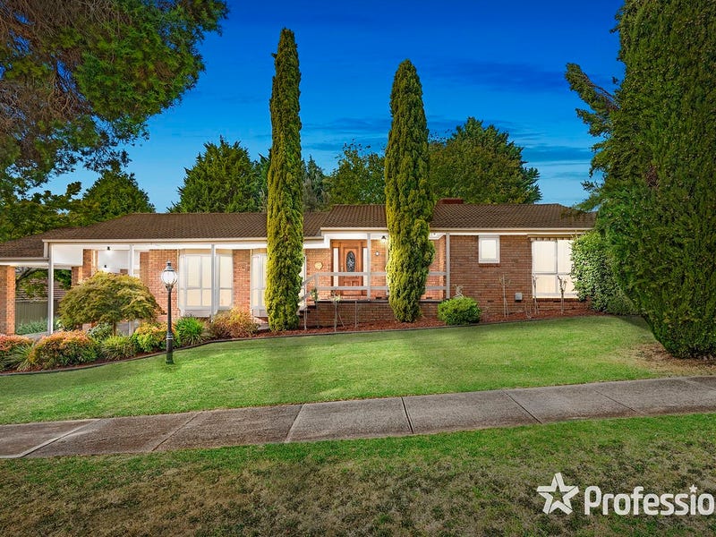 17 Batterbee Drive, Mooroolbark, Vic 3138 Property Details