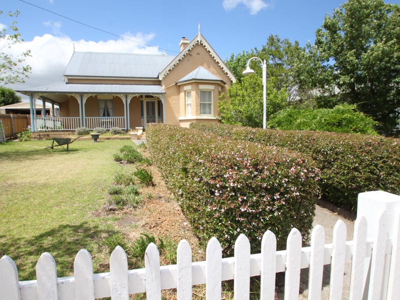 89 Molesworth Street, Tenterfield, NSW 2372