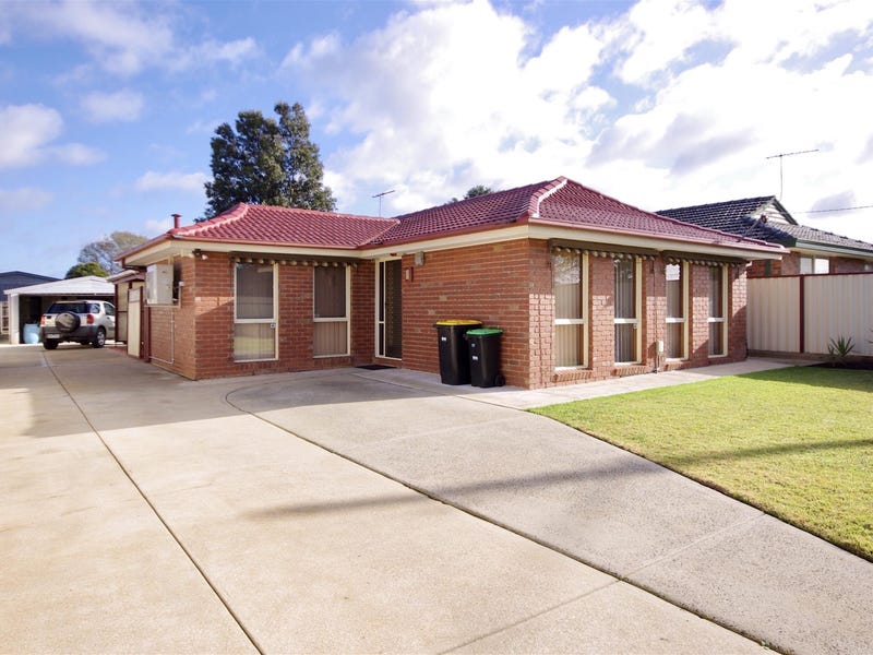 87 Station Road, Melton South, VIC 3338