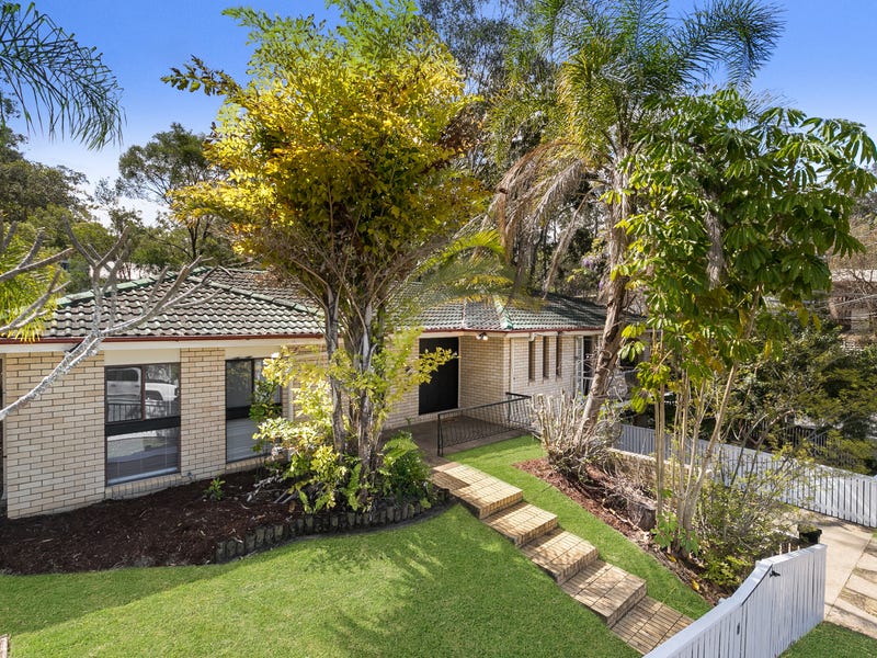 15 Robyn Street, Chapel Hill, QLD 4069