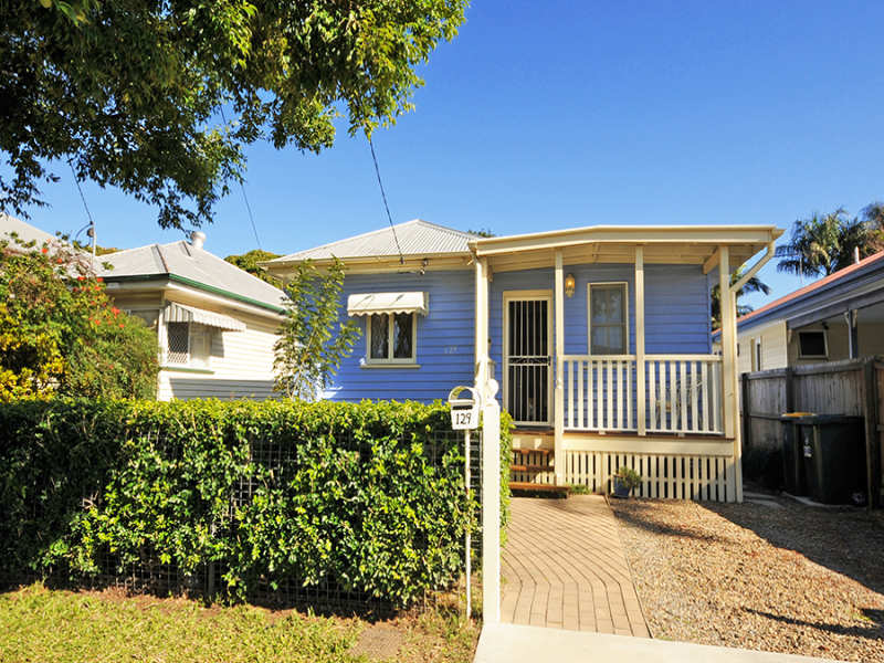 129 Palm Avenue, Shorncliffe, QLD 4017