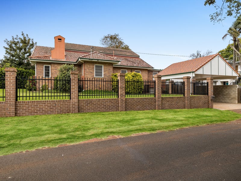 158 Mackenzie Street, East Toowoomba, QLD 4350