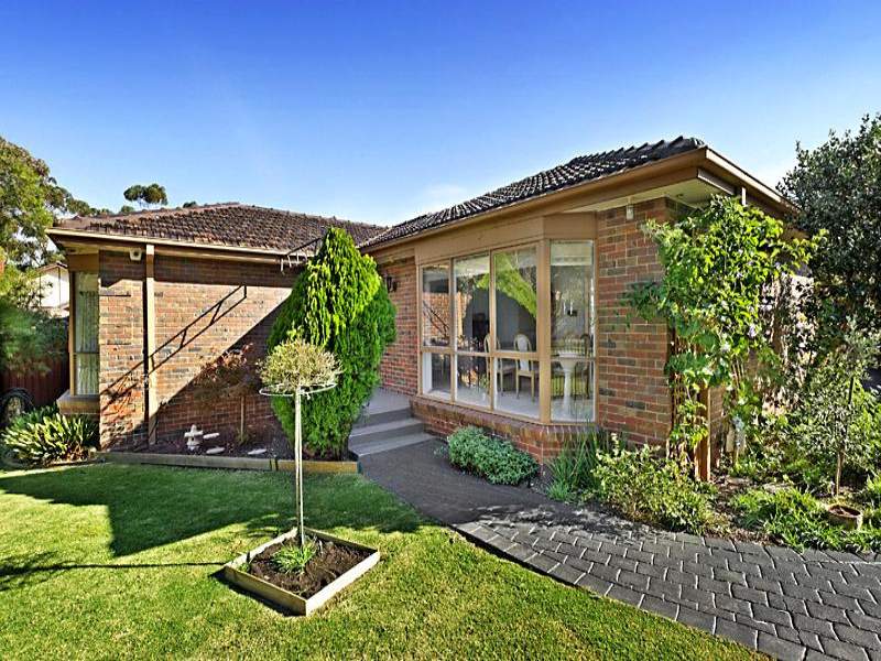 2/117 Woodland Street, Essendon, Vic 3040 Property Details